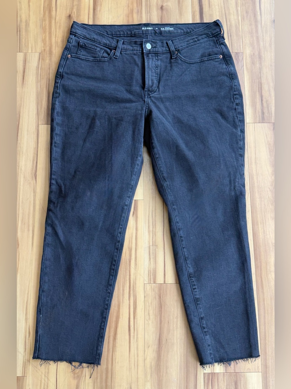 166: Old Navy Black Ankle Crop Frayed-Hem Jeans - 14
